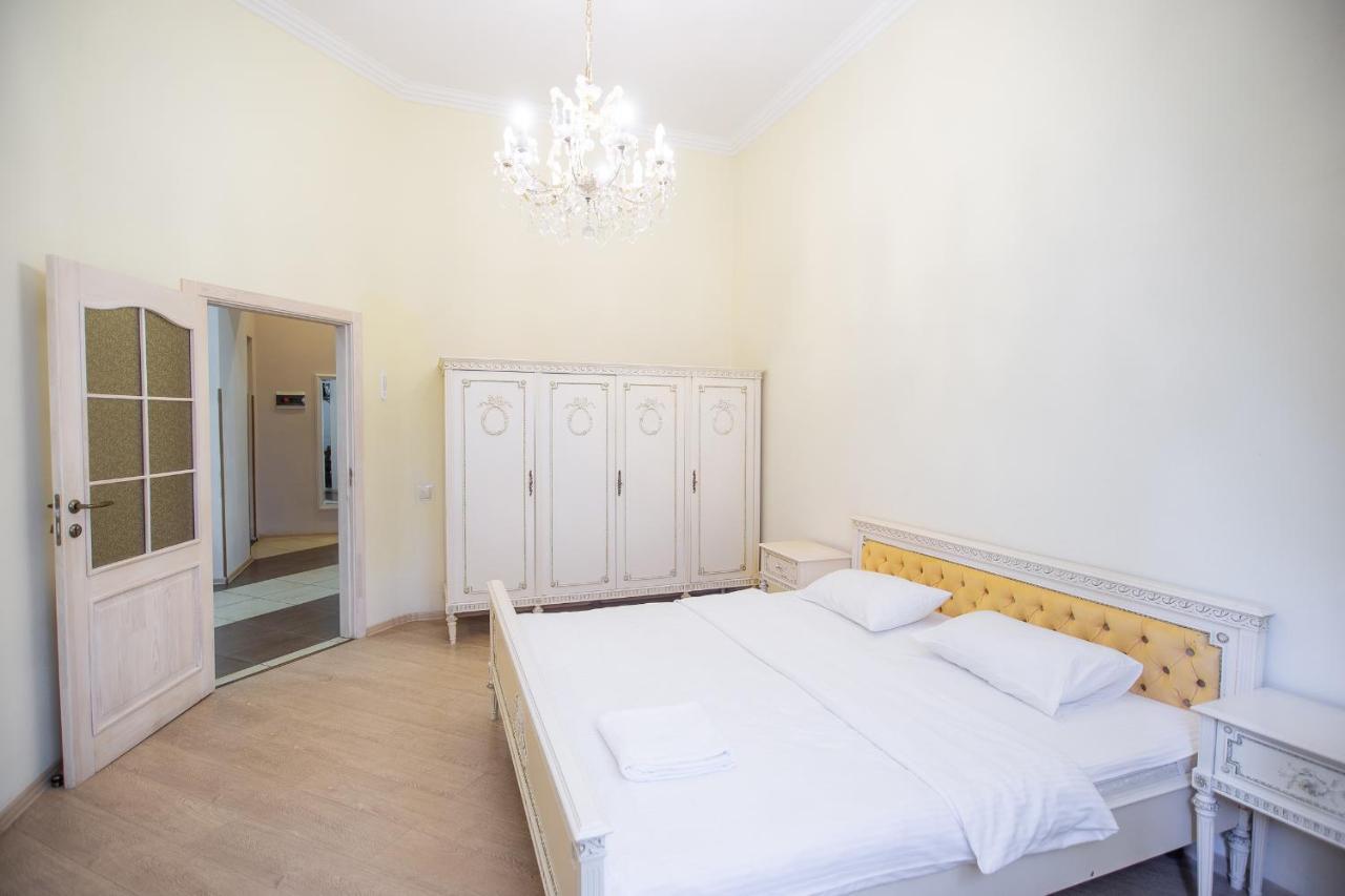 Comfortable Apartment On Mikhaylovskiy Lane Kijev Kültér fotó