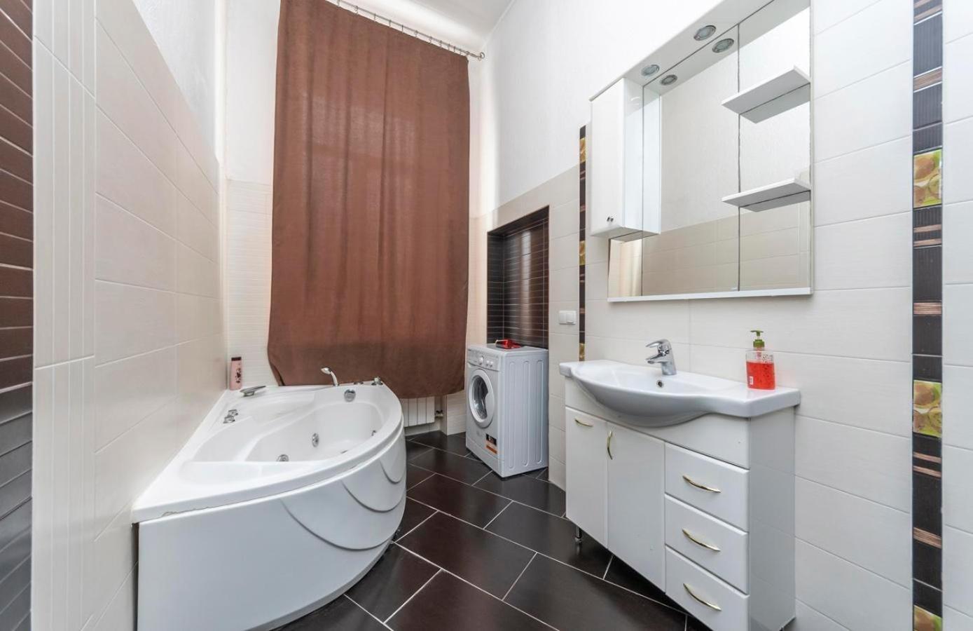 Comfortable Apartment On Mikhaylovskiy Lane Kijev Kültér fotó
