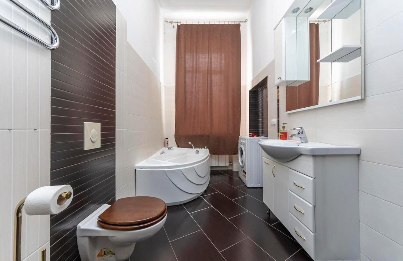 Comfortable Apartment On Mikhaylovskiy Lane Kijev Kültér fotó