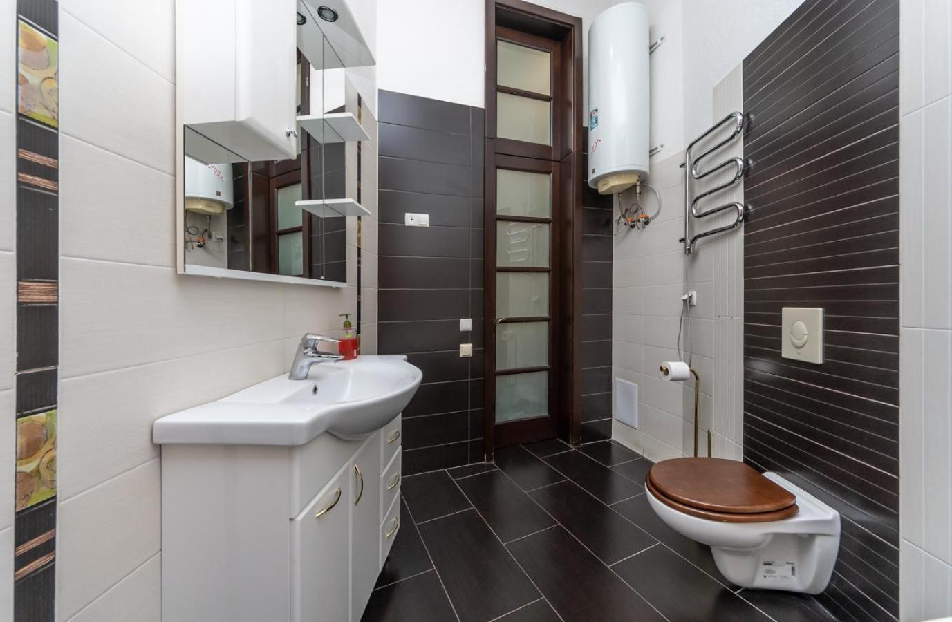 Comfortable Apartment On Mikhaylovskiy Lane Kijev Kültér fotó